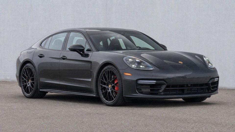 Porsche Panamera GTS 971
